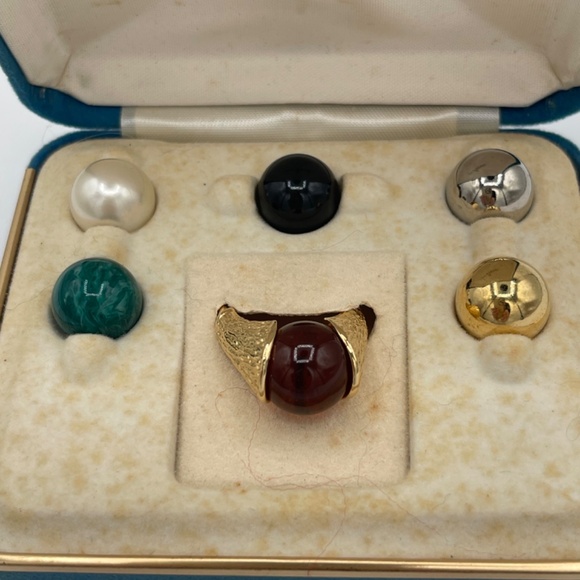 1960s Jewels by Trifari Interchangeable Adjustable Ring in Original Box - Picture 2 of 10